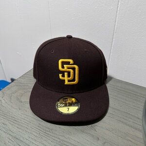 San Diego Padres fitted hat - Size 7